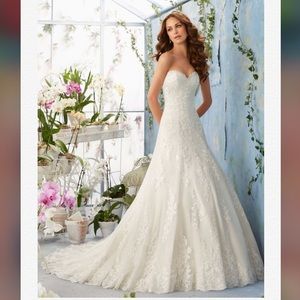 New Mori Lee Wedding Dress. Never worn/altered